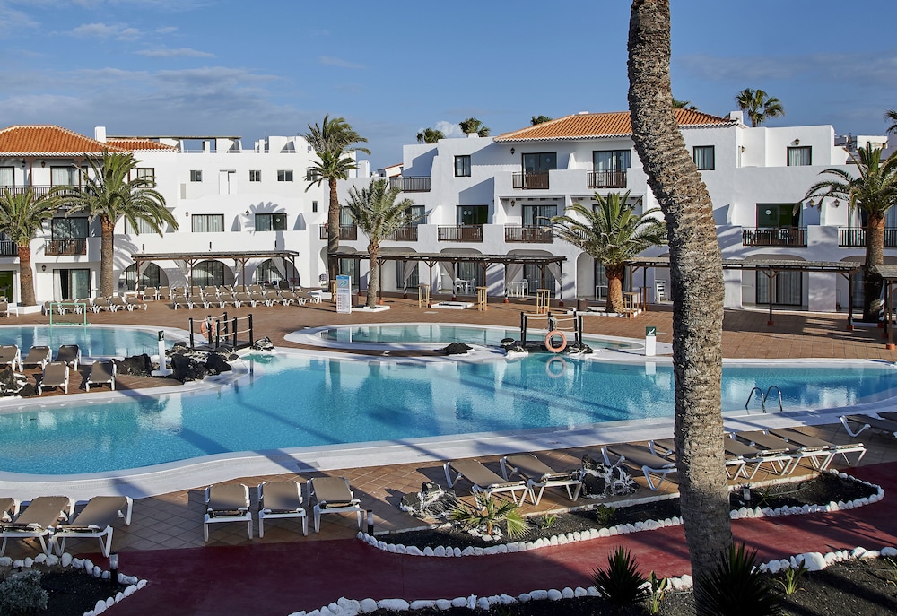 Apartamentos Hesperia Bristol Playa — Swimming pool in Corralejo, Canary Islands