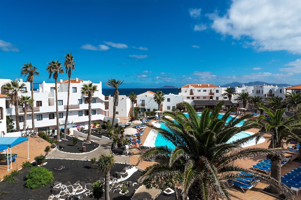 Apartamentos Hesperia Bristol Playa — Swimming pool in Corralejo, Canary Islands