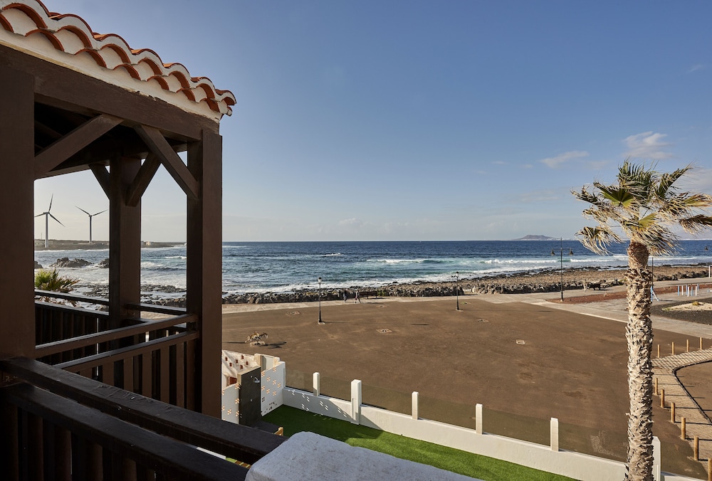 Apartamentos Hesperia Bristol Playa — Beach in Corralejo, Canary Islands