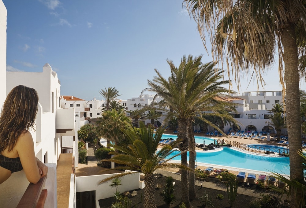 Apartamentos Hesperia Bristol Playa — Swimming pool in Corralejo, Canary Islands