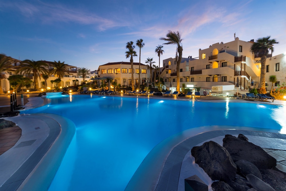 Apartamentos Hesperia Bristol Playa — Swimming pool in Corralejo, Canary Islands