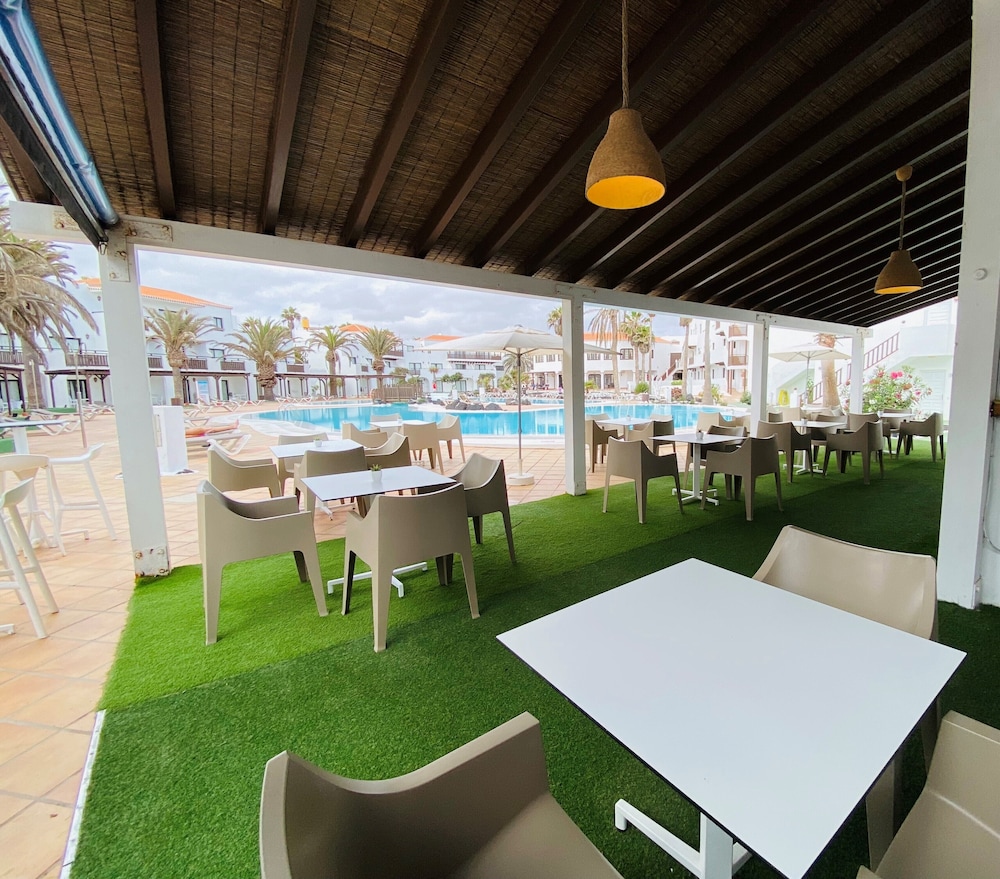 Apartamentos Hesperia Bristol Playa — Restaurant & bars in Corralejo, Canary Islands