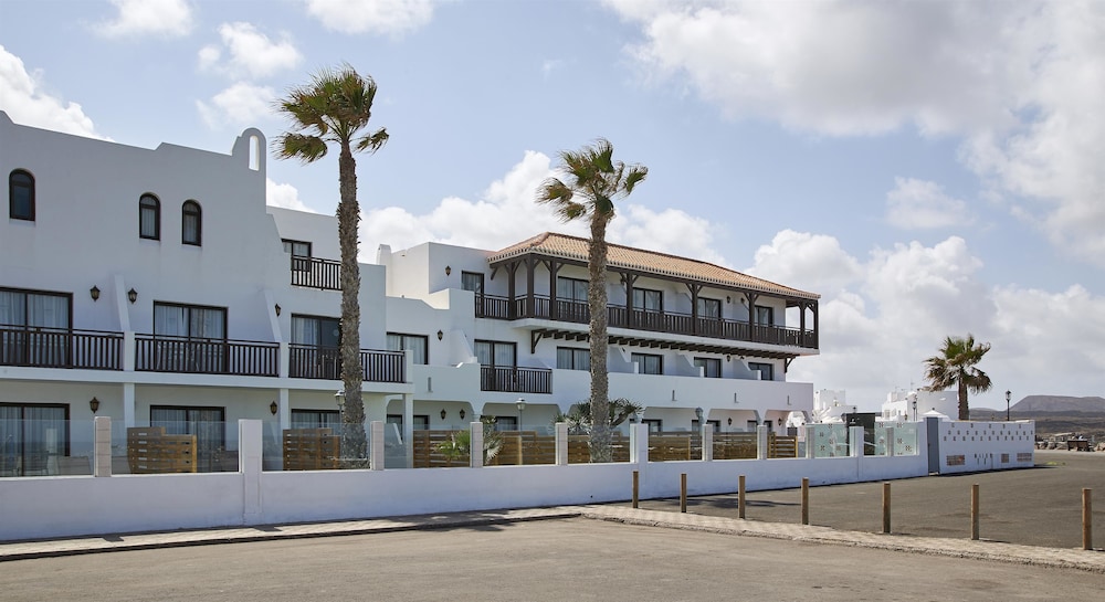 Apartamentos Hesperia Bristol Playa — Hotel building in Corralejo, Canary Islands
