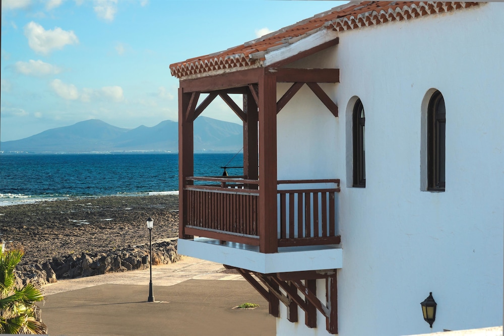 Apartamentos Hesperia Bristol Playa — Hotel building in Corralejo, Canary Islands