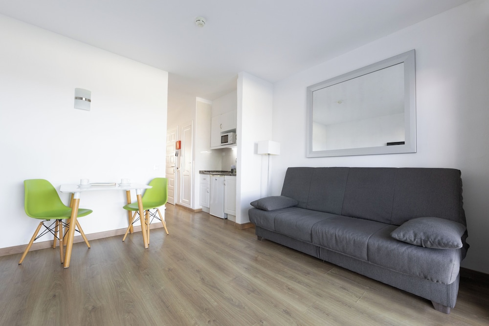 Apartamentos Hesperia Bristol Playa — Hotel rooms in Corralejo, Canary Islands