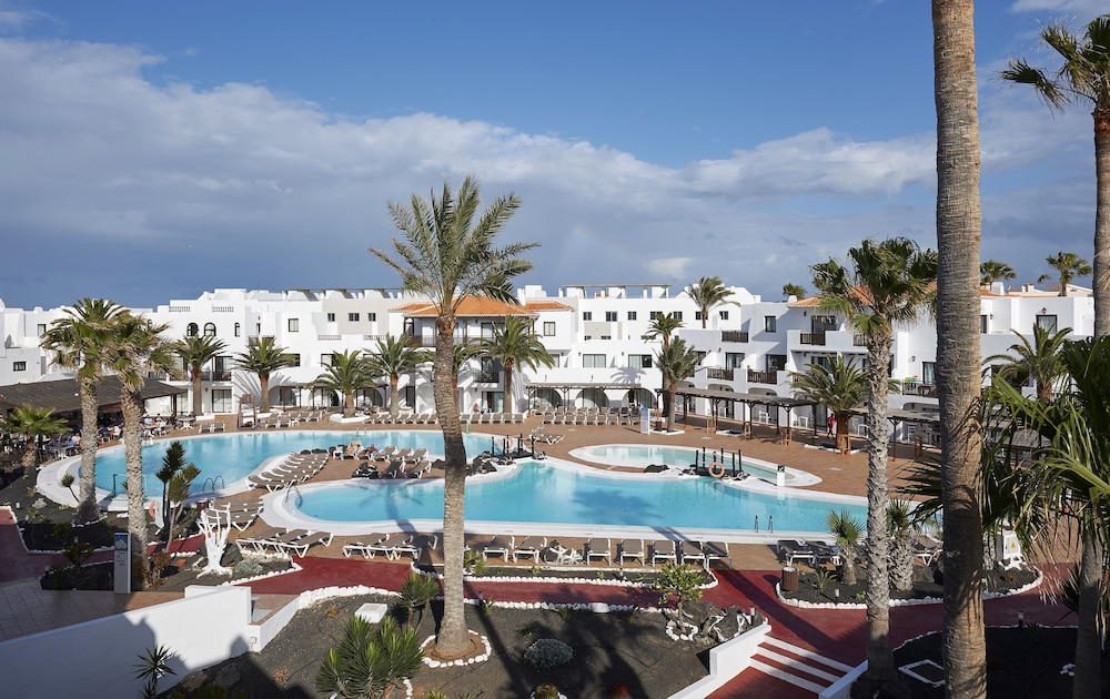 Apartamentos Hesperia Bristol Playa — Swimming pool in Corralejo, Canary Islands