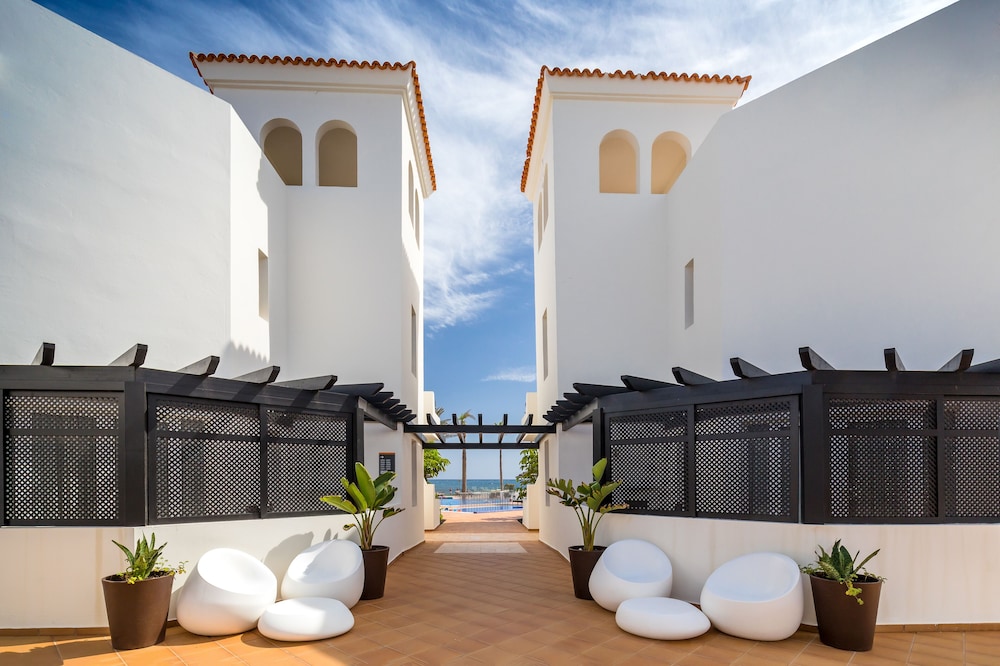 Barceló Fuerteventura Royal Level — Hotel building in Costa de Antigua, Canary Islands