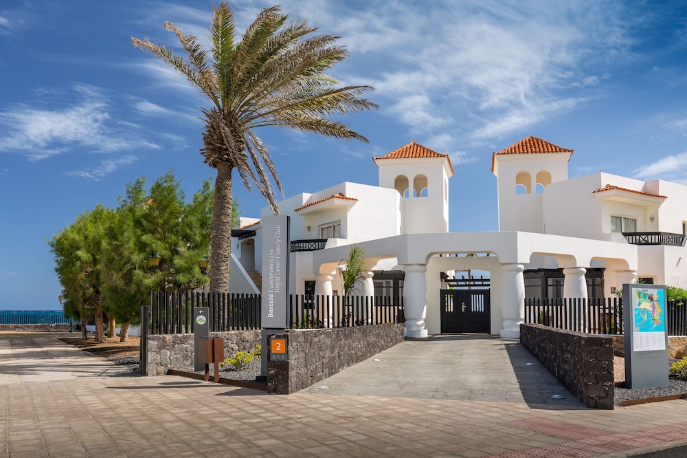 Barceló Fuerteventura Royal Level — Hotel building in Costa de Antigua, Canary Islands