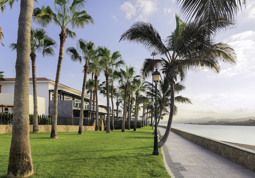 Barceló Fuerteventura Royal Level — Hotel building in Costa de Antigua, Canary Islands
