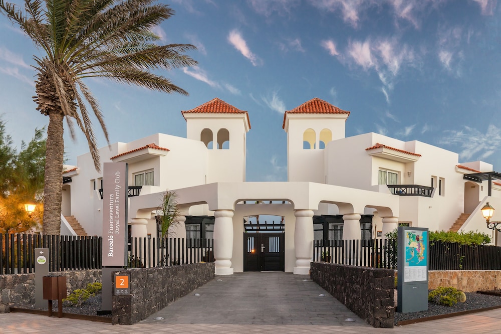 Barceló Fuerteventura Royal Level — Hotel building in Costa de Antigua, Canary Islands