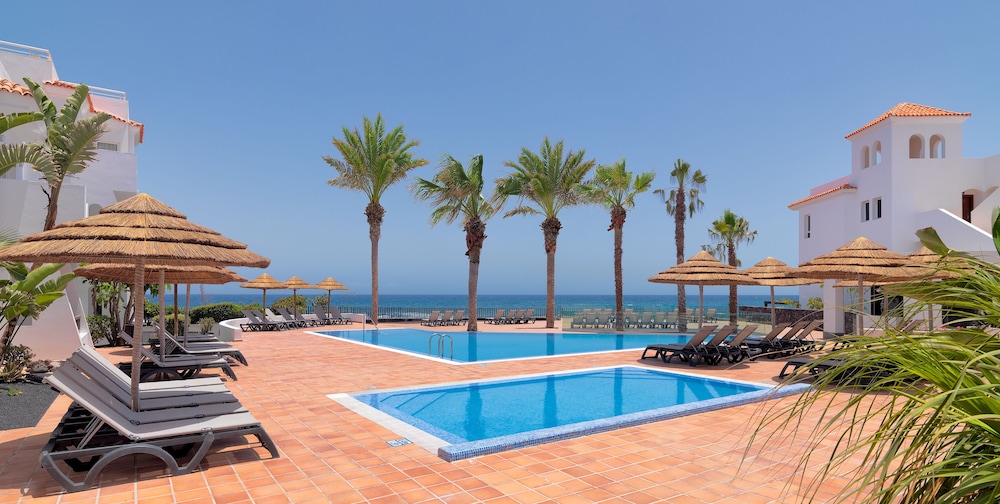 Barceló Fuerteventura Royal Level — Swimming pool in Costa de Antigua, Canary Islands
