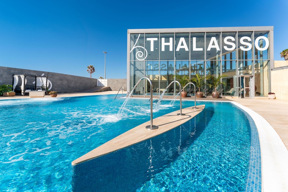 Barceló Fuerteventura Royal Level — Swimming pool in Costa de Antigua, Canary Islands