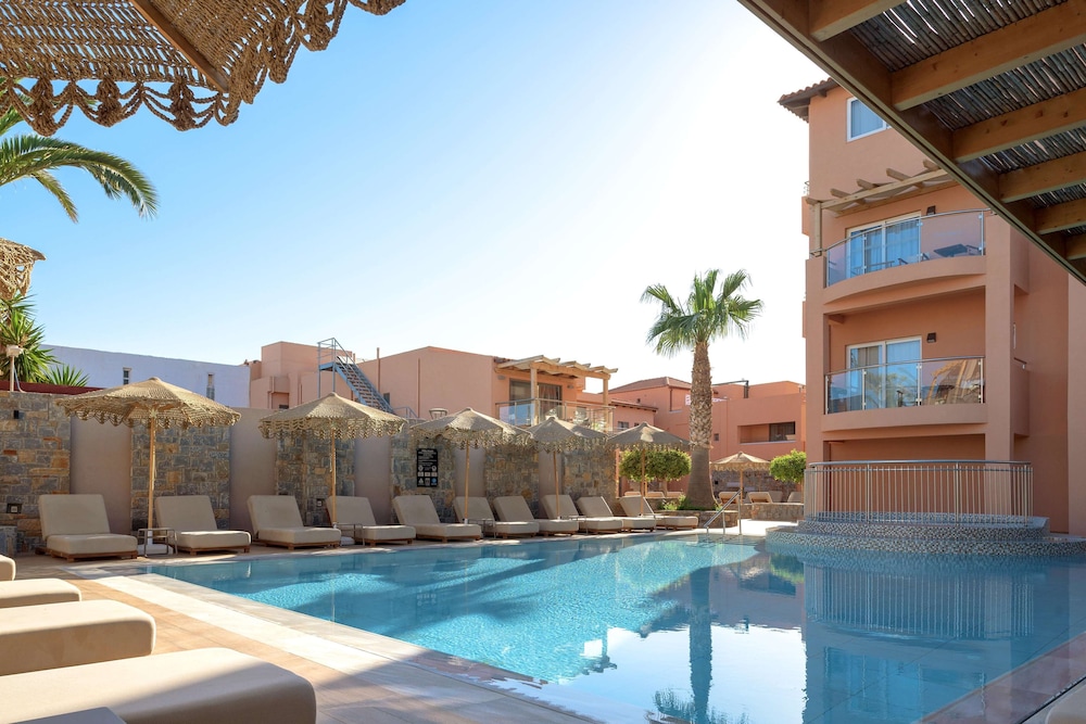 High Beach Hotel — Swimming pool in Malia
