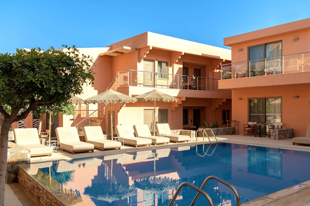 High Beach Hotel — Hotel building in Malia