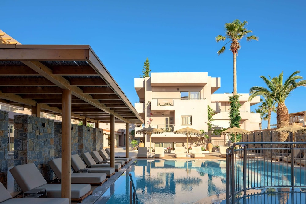 High Beach Hotel — Swimming pool in Malia