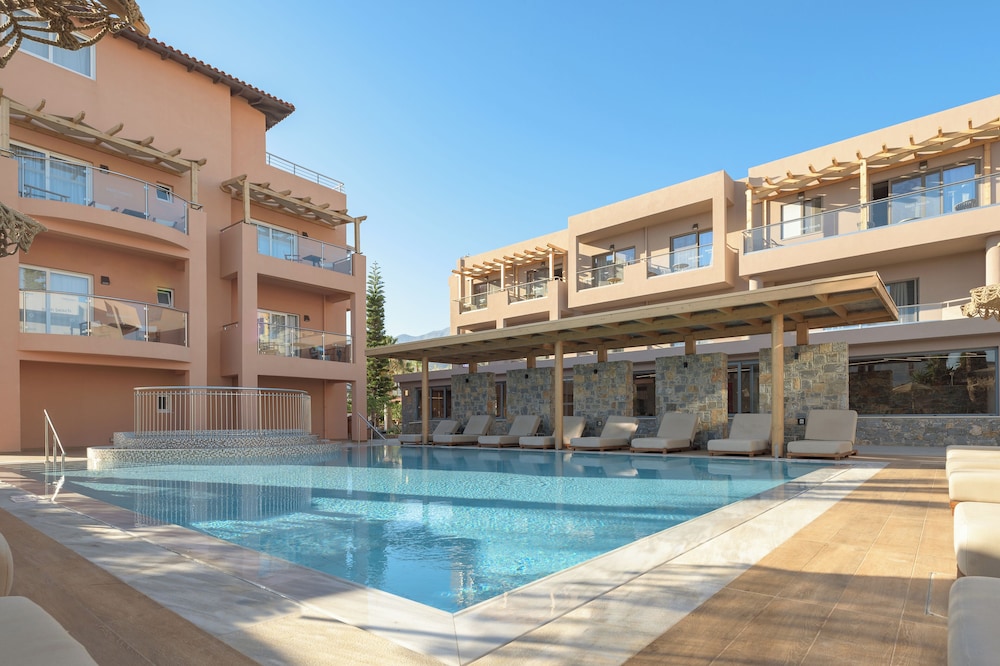 High Beach Hotel — Swimming pool in Malia