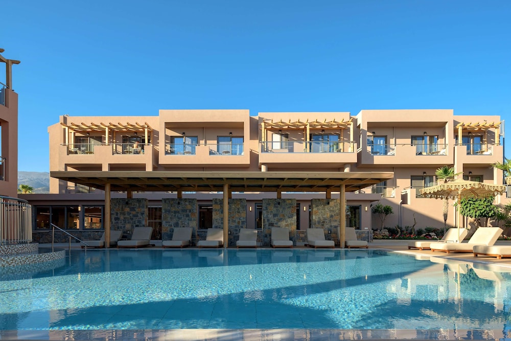 High Beach Hotel — Hotel building in Malia