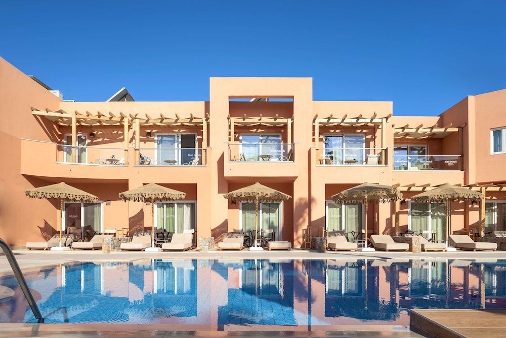 High Beach Hotel — Hotel building in Malia