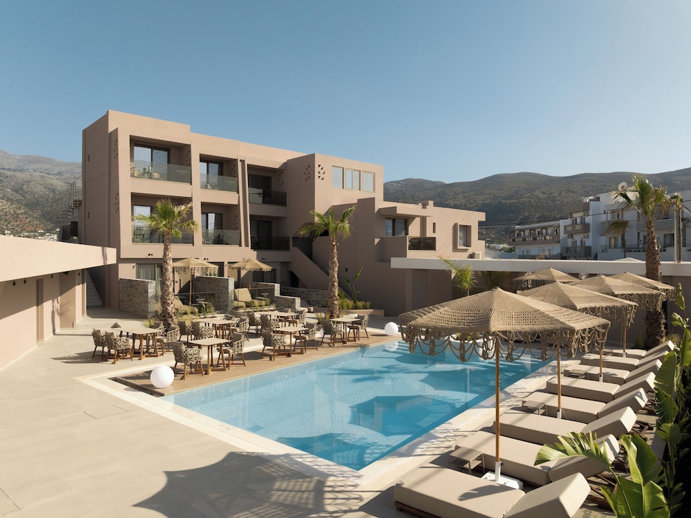 High Beach Hotel — Swimming pool in Malia