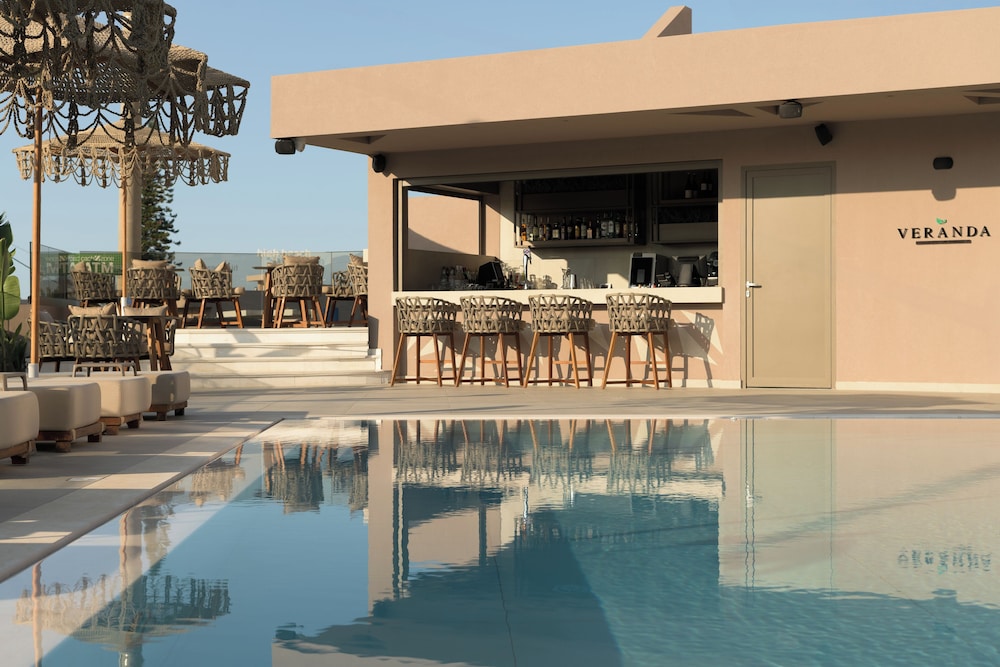 High Beach Hotel — Swimming pool in Malia