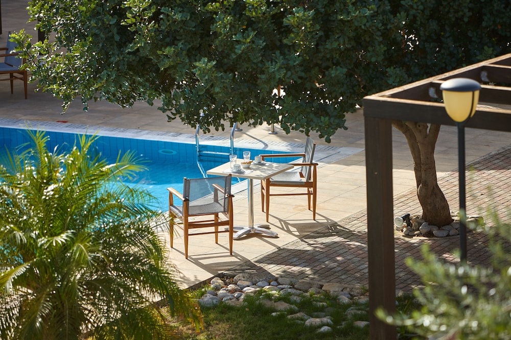 Vasia Resort and SPA, Sissi, Crete — Swimming pool in Sissi