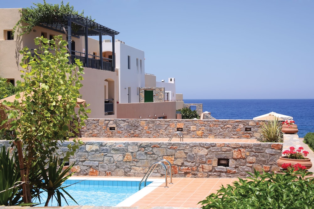 Vasia Resort and SPA, Sissi, Crete — Swimming pool in Sissi