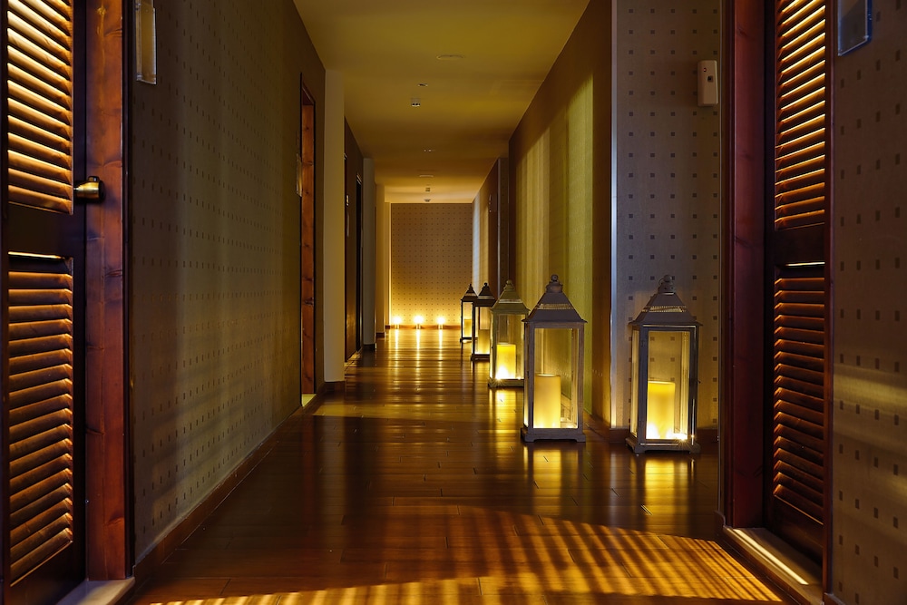 Vasia Resort and SPA, Sissi, Crete — Hotel building in Sissi