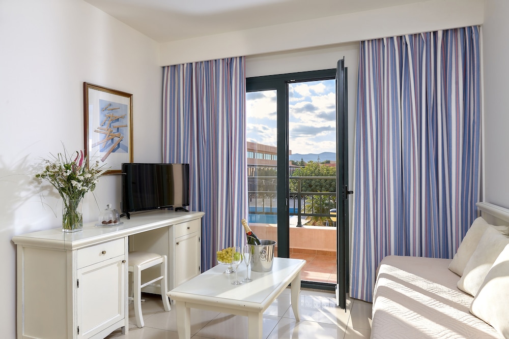 Vasia Resort and SPA, Sissi, Crete — Hotel rooms in Sissi