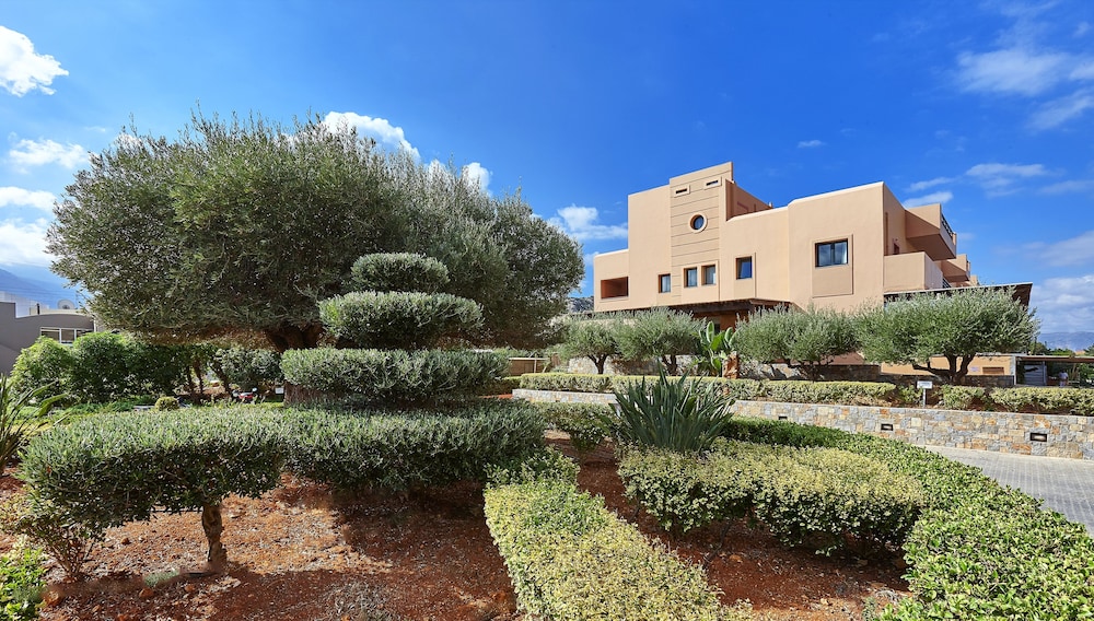 Vasia Resort and SPA, Sissi, Crete — Hotel building in Sissi