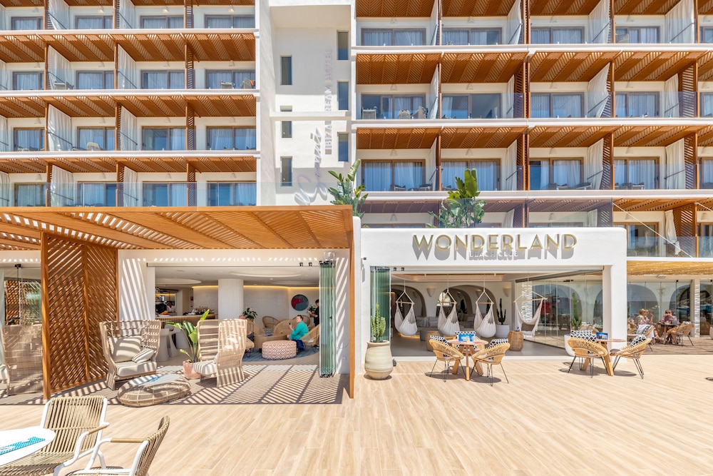 El Somni Ibiza Dream Hotel by Grupotel — Hotel building in Cala San Vicente, Balearic Islands
