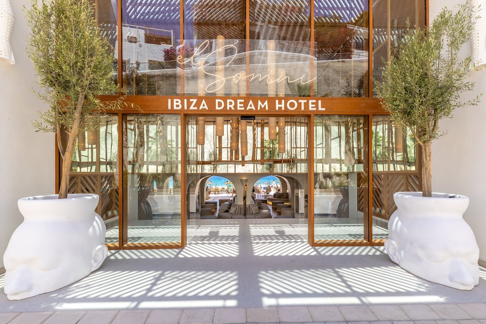 El Somni Ibiza Dream Hotel by Grupotel — Hotel building in Cala San Vicente, Balearic Islands
