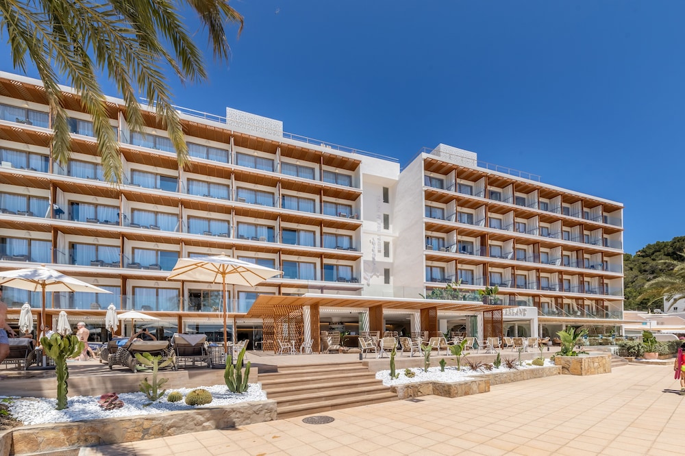 El Somni Ibiza Dream Hotel by Grupotel — Hotel building in Cala San Vicente, Balearic Islands