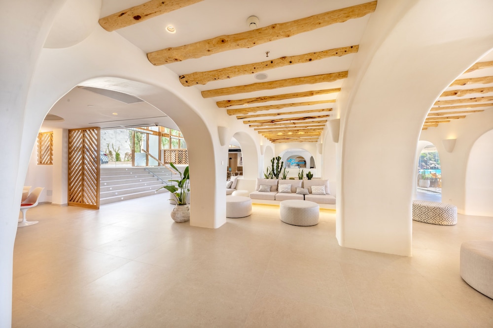 El Somni Ibiza Dream Hotel by Grupotel — Hotel building in Cala San Vicente, Balearic Islands