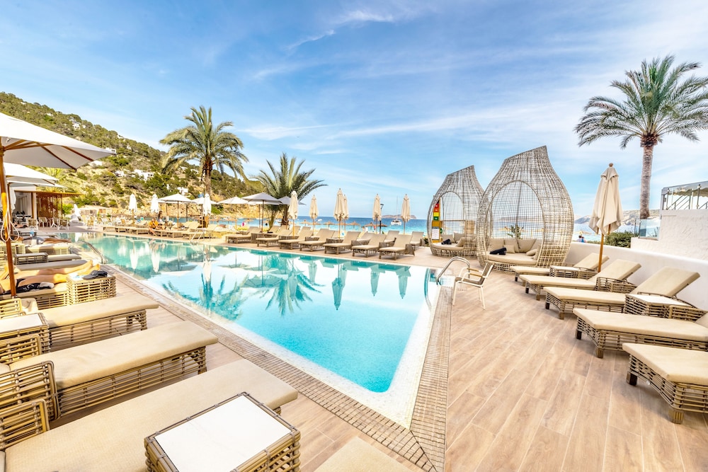 El Somni Ibiza Dream Hotel by Grupotel — Swimming pool in Cala San Vicente, Balearic Islands