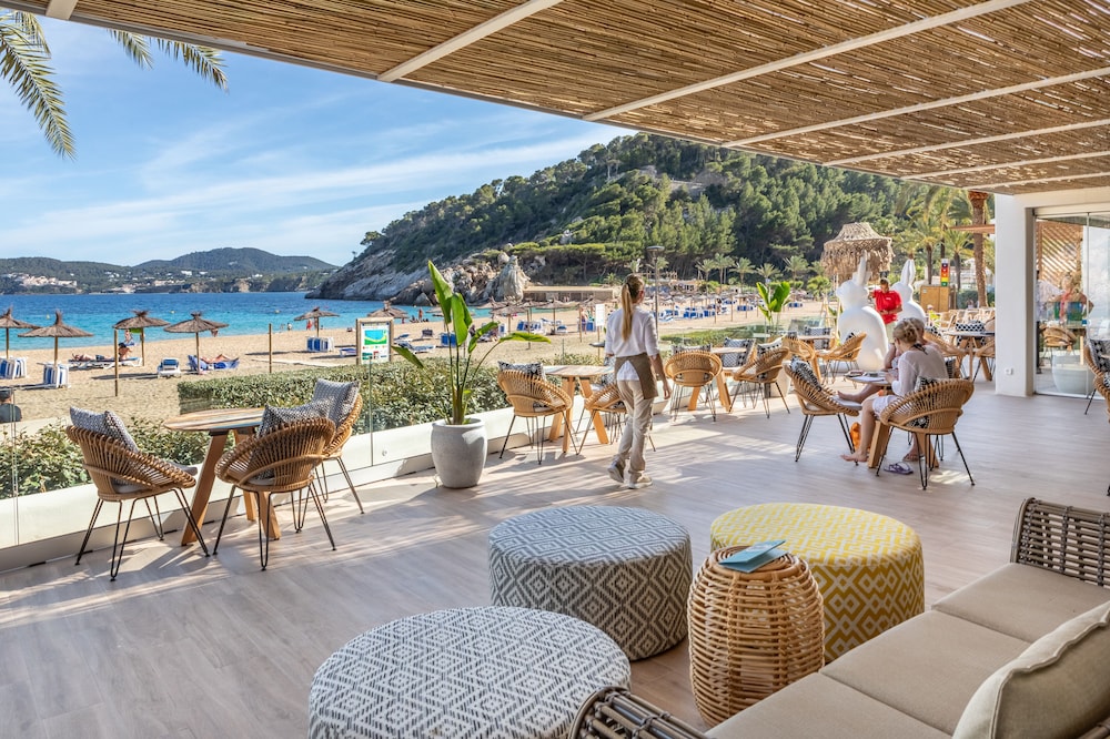 El Somni Ibiza Dream Hotel by Grupotel — Restaurant & bars in Cala San Vicente, Balearic Islands