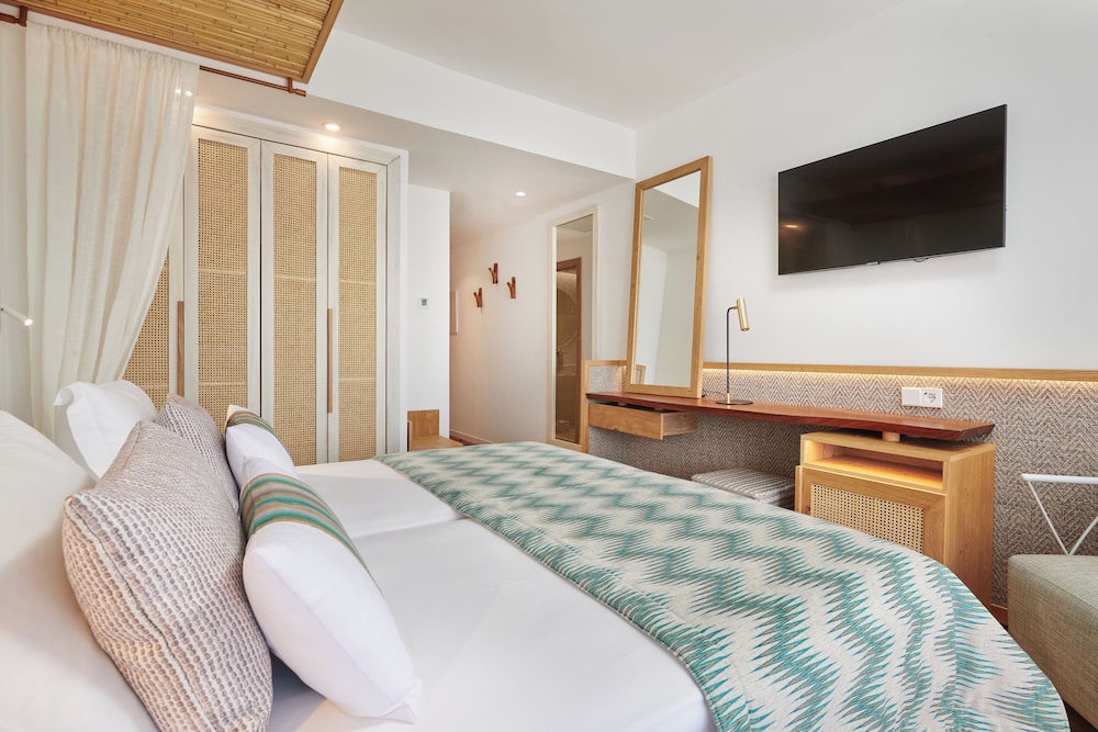 El Somni Ibiza Dream Hotel by Grupotel — Hotel rooms in Cala San Vicente, Balearic Islands