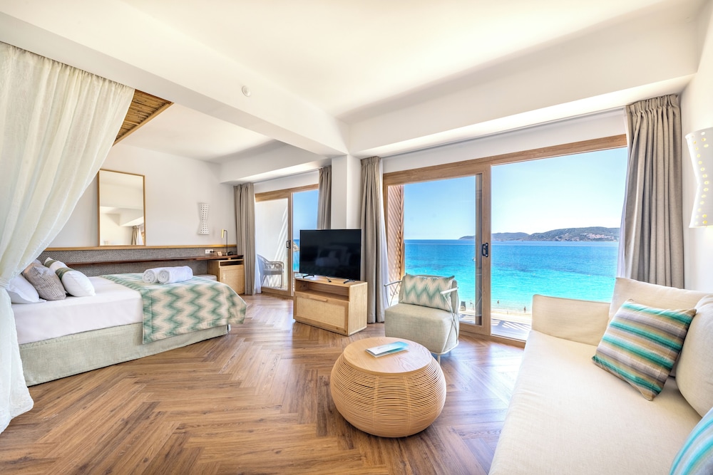 El Somni Ibiza Dream Hotel by Grupotel — Hotel rooms in Cala San Vicente, Balearic Islands