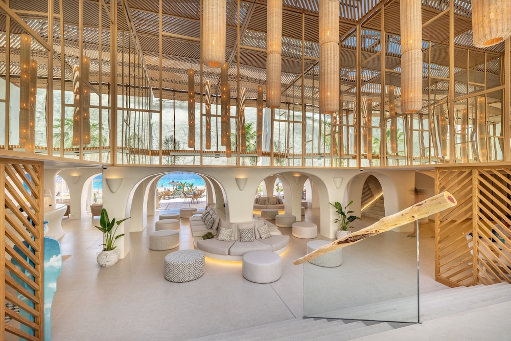 El Somni Ibiza Dream Hotel by Grupotel — Hotel building in Cala San Vicente, Balearic Islands