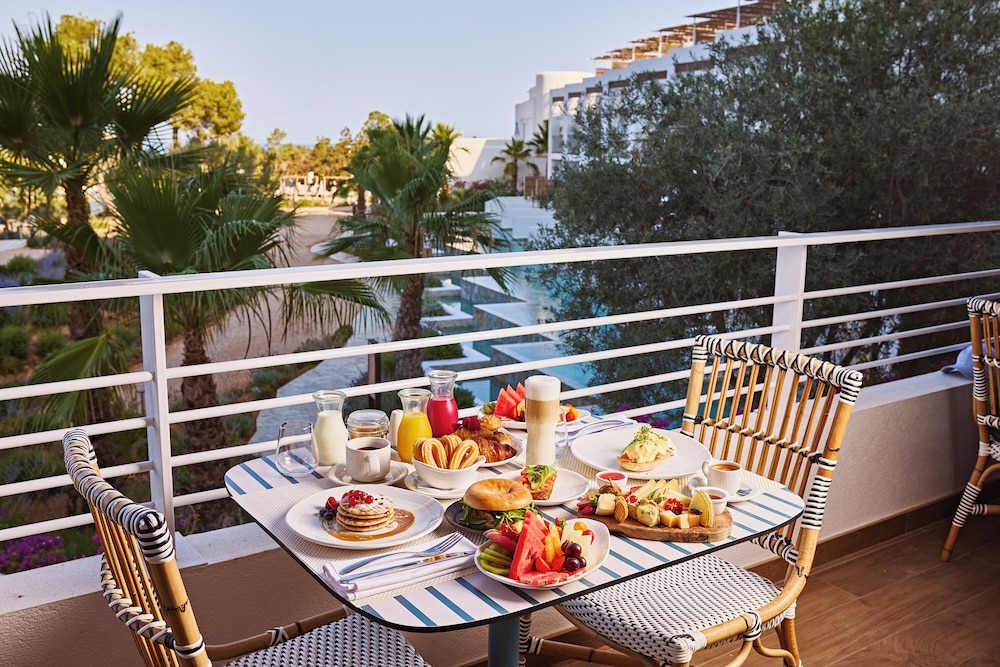 TRS Ibiza Hotel - Adults Only +16 — Restaurant & bars in Cala Gracio, Balearic Islands