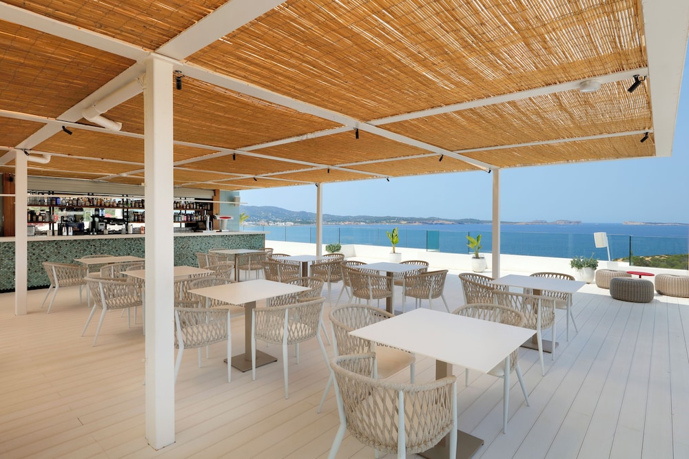 TRS Ibiza Hotel - Adults Only +16 — Restaurant & bars in Cala Gracio, Balearic Islands