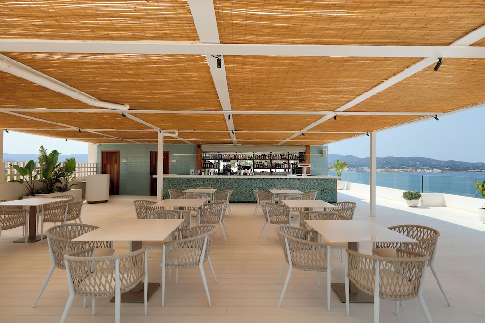 TRS Ibiza Hotel - Adults Only +16 — Restaurant & bars in Cala Gracio, Balearic Islands