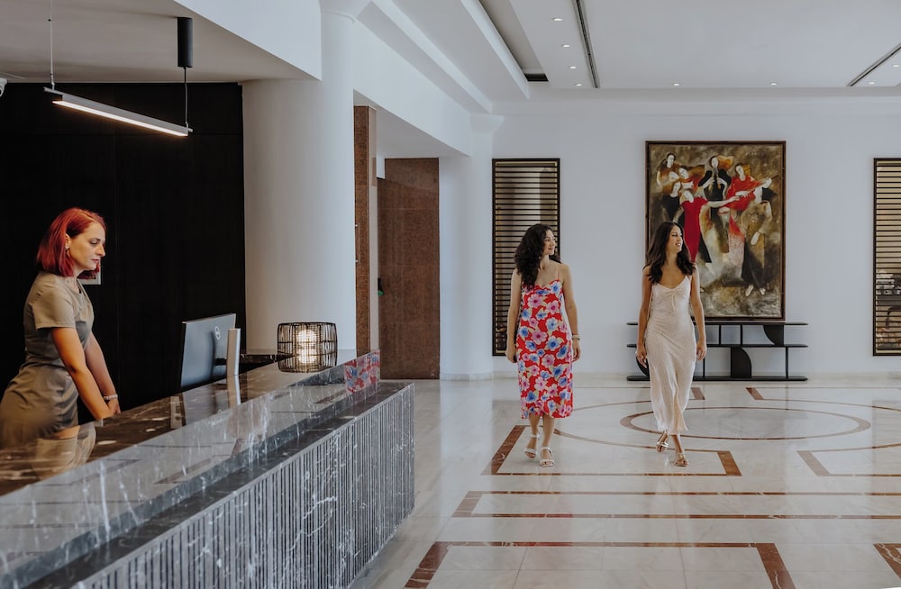 The Golden Coast Beach Hotel — Hotel building in Protaras, Famagusta Region