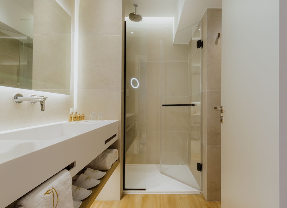 The Golden Coast Beach Hotel — Hotel rooms in Protaras, Famagusta Region