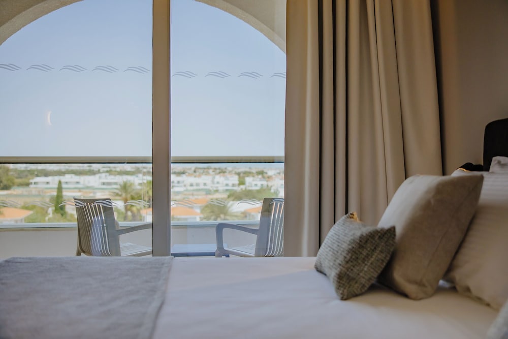 The Golden Coast Beach Hotel — Hotel rooms in Protaras, Famagusta Region