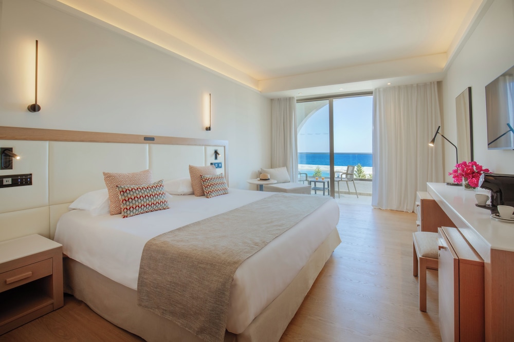 The Golden Coast Beach Hotel — Hotel rooms in Protaras, Famagusta Region