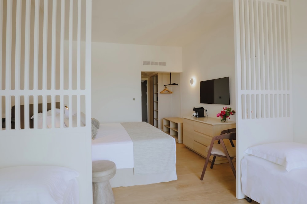 The Golden Coast Beach Hotel — Hotel rooms in Protaras, Famagusta Region