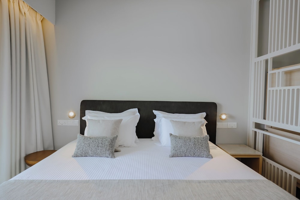The Golden Coast Beach Hotel — Hotel rooms in Protaras, Famagusta Region