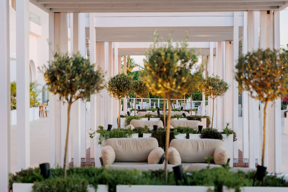 The Golden Coast Beach Hotel — Hotel building in Protaras, Famagusta Region