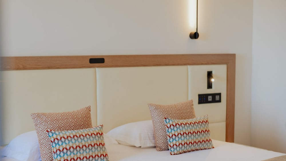 The Golden Coast Beach Hotel — Hotel rooms in Protaras, Famagusta Region
