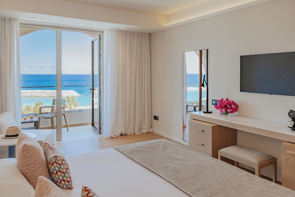 The Golden Coast Beach Hotel — Hotel rooms in Protaras, Famagusta Region
